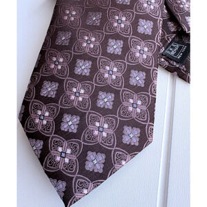 Ike Behar 100% Silk Tie Geometric Medallion Mauve Purple 3.5" Wide 58" Long